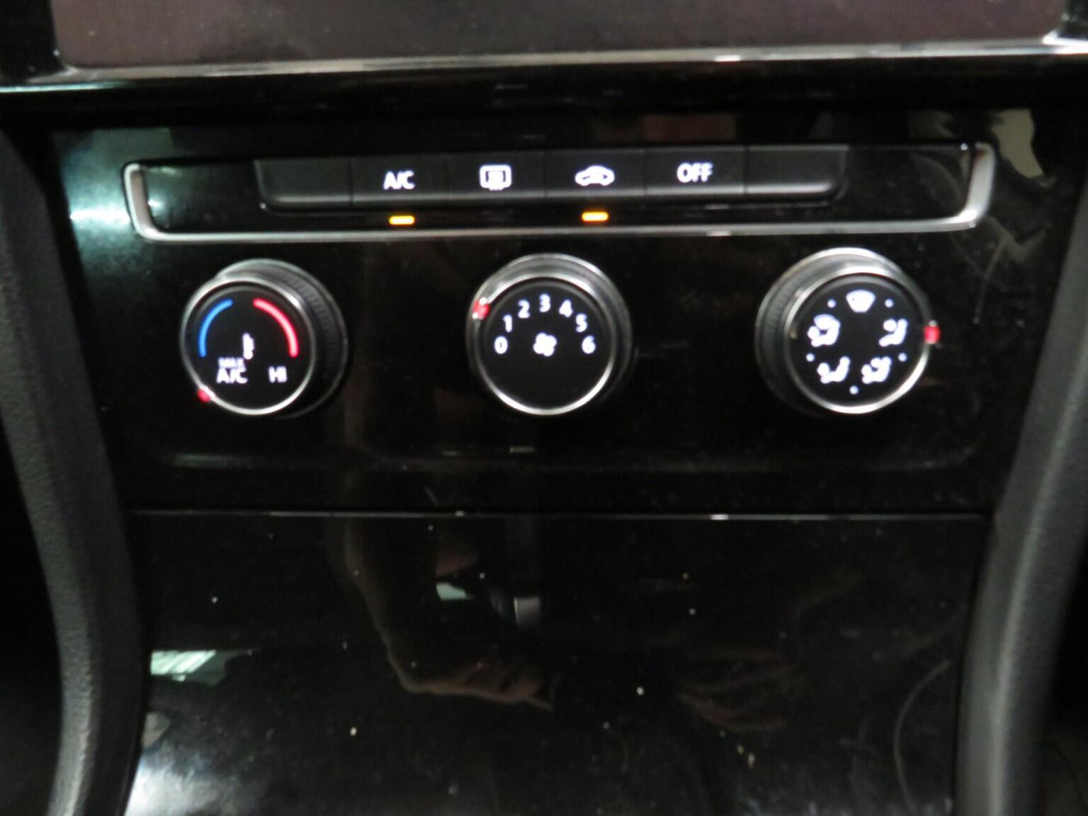 Volkswagen Golf - Image 20