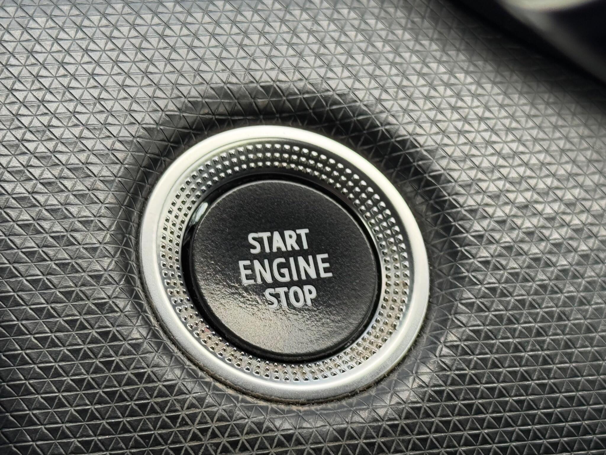 Renault Clio - Image 37