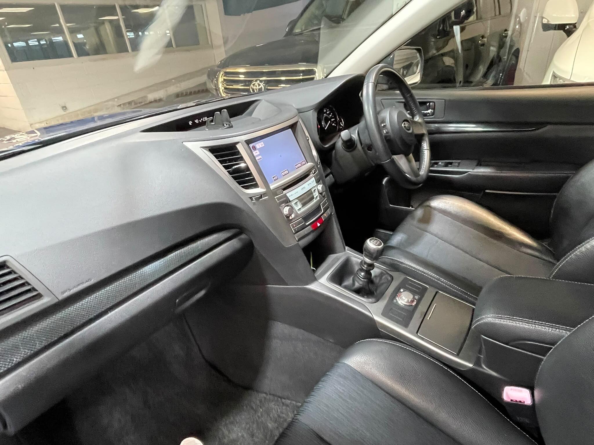 Subaru Legacy - Image 10