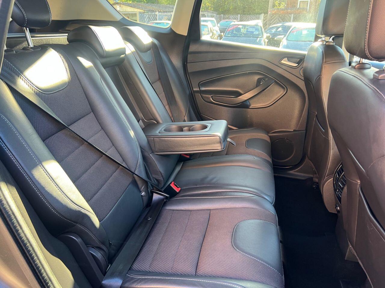 Ford Kuga - Image 18