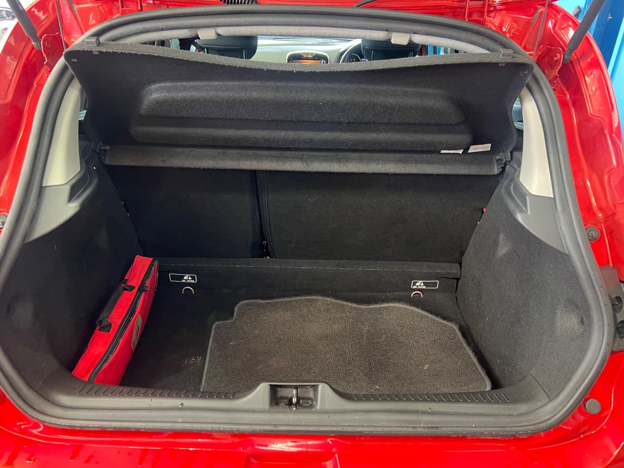 Renault Clio - Image 21