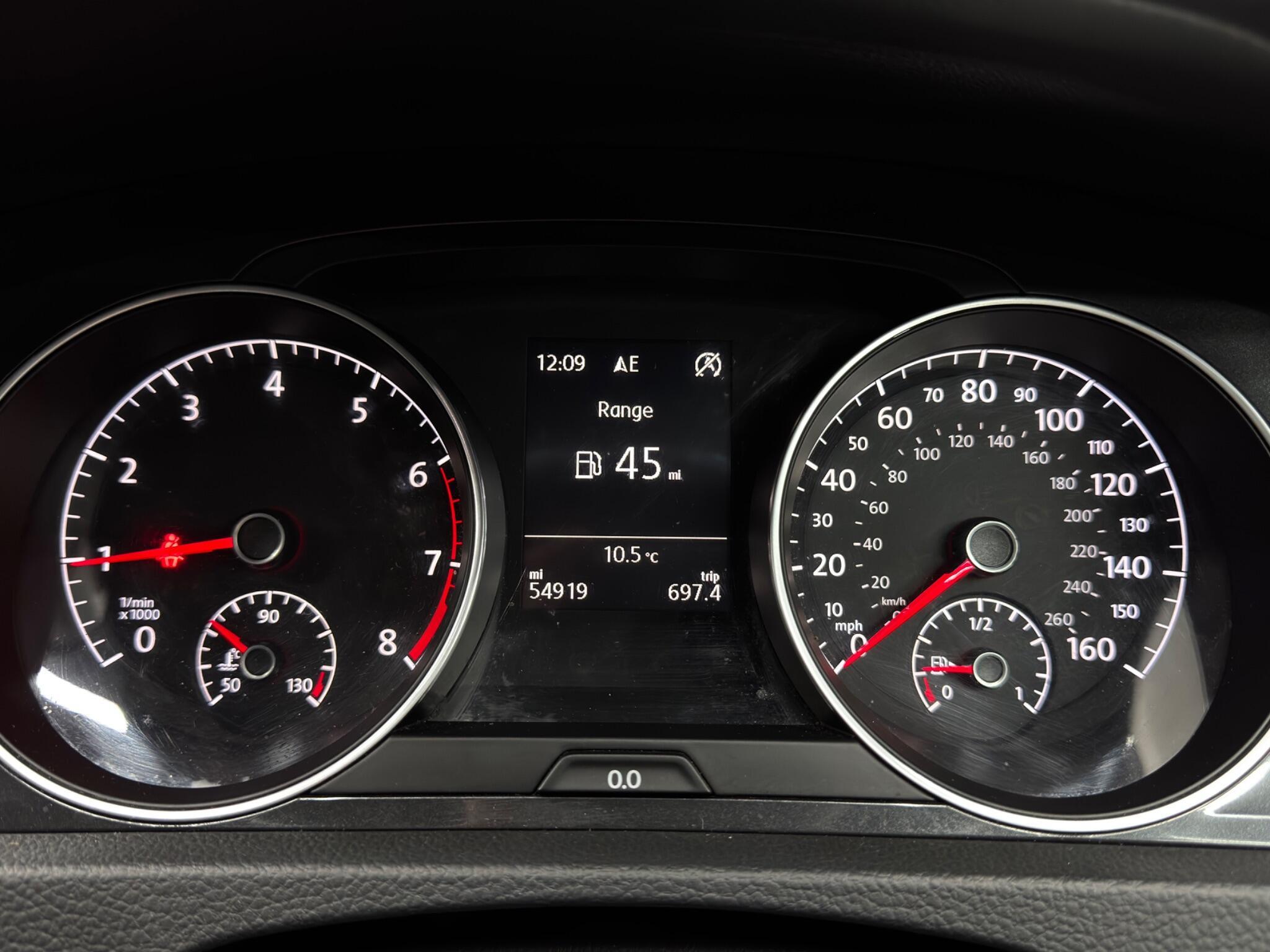 Volkswagen Golf - Image 21