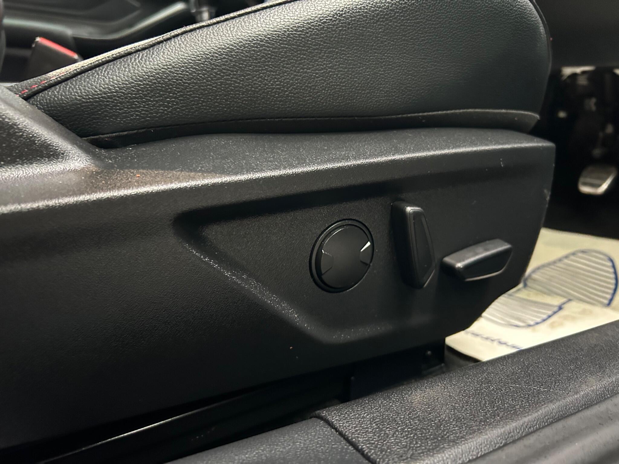 Ford Focus - Image 29