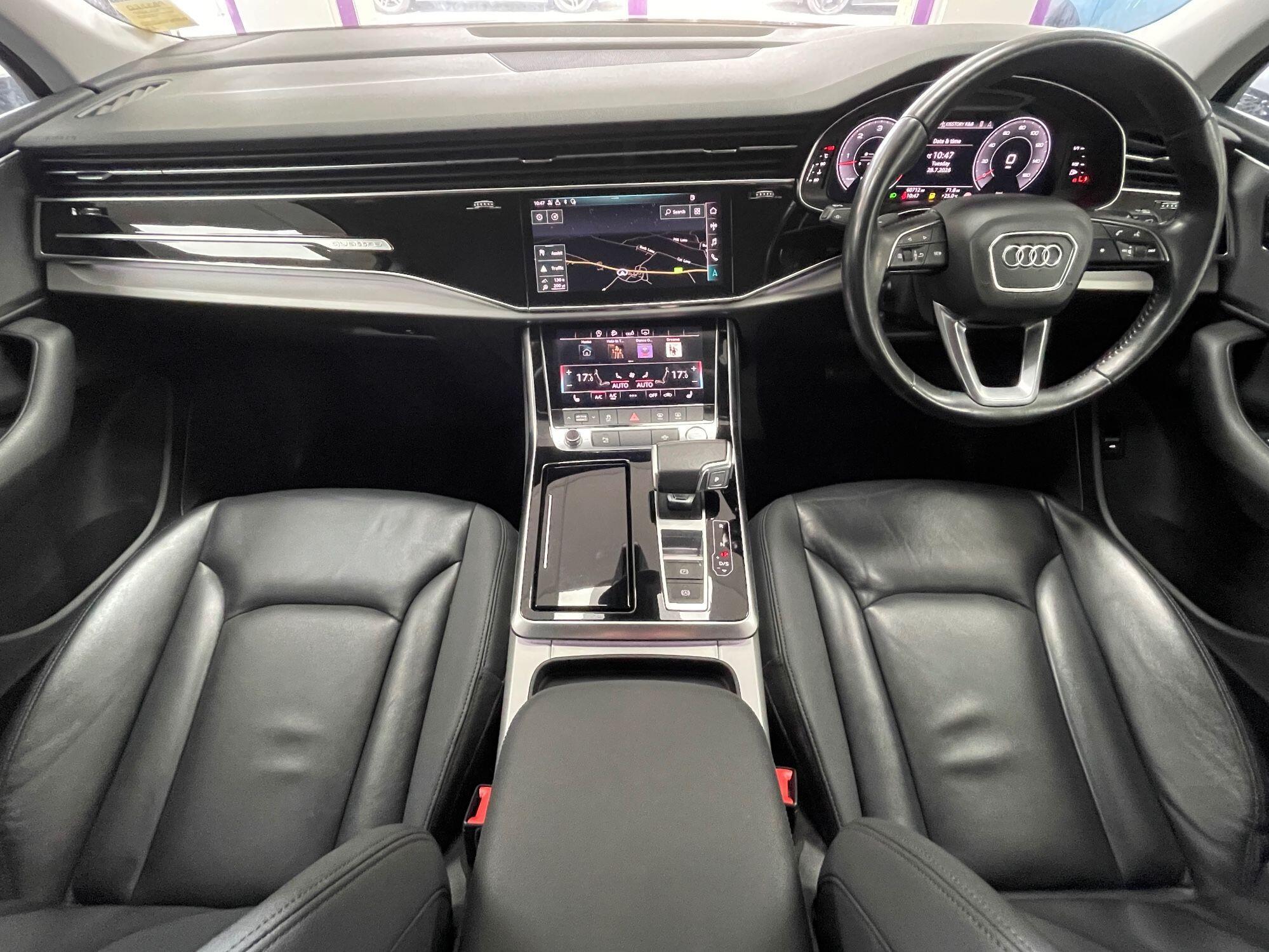 Audi Q7 - Image 2