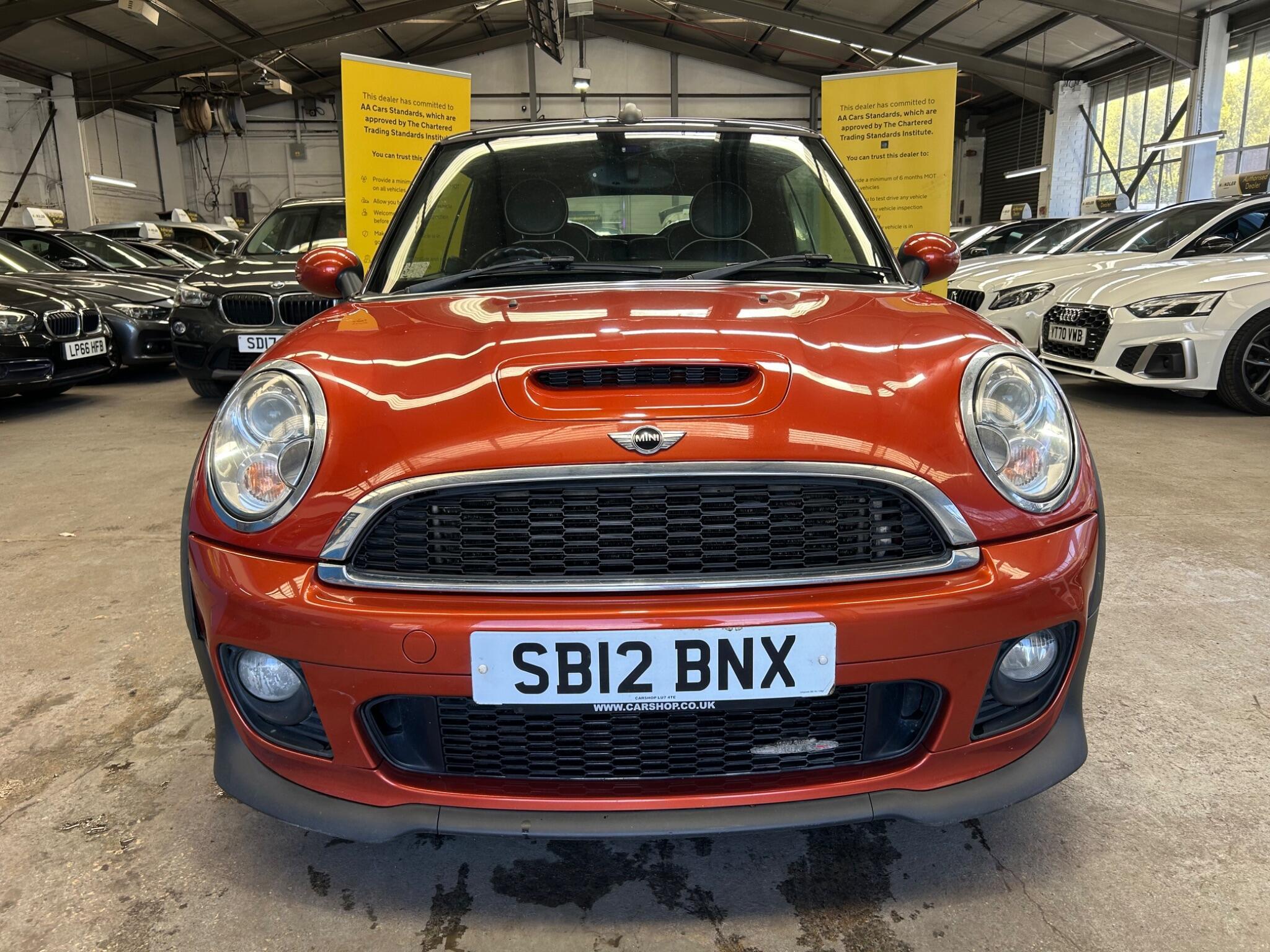 MINI Convertible - Image 2