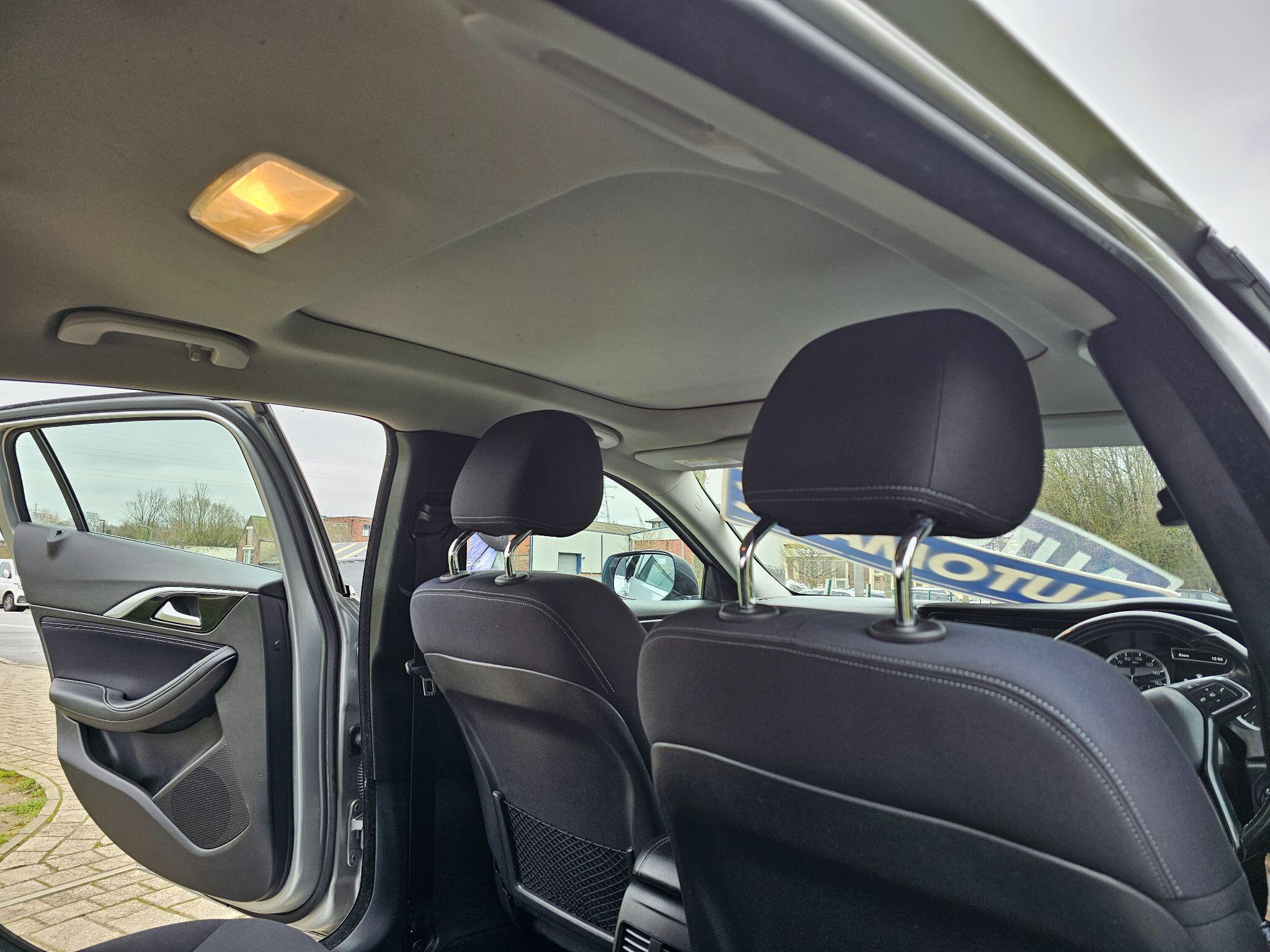 Infiniti Q30 - Image 28