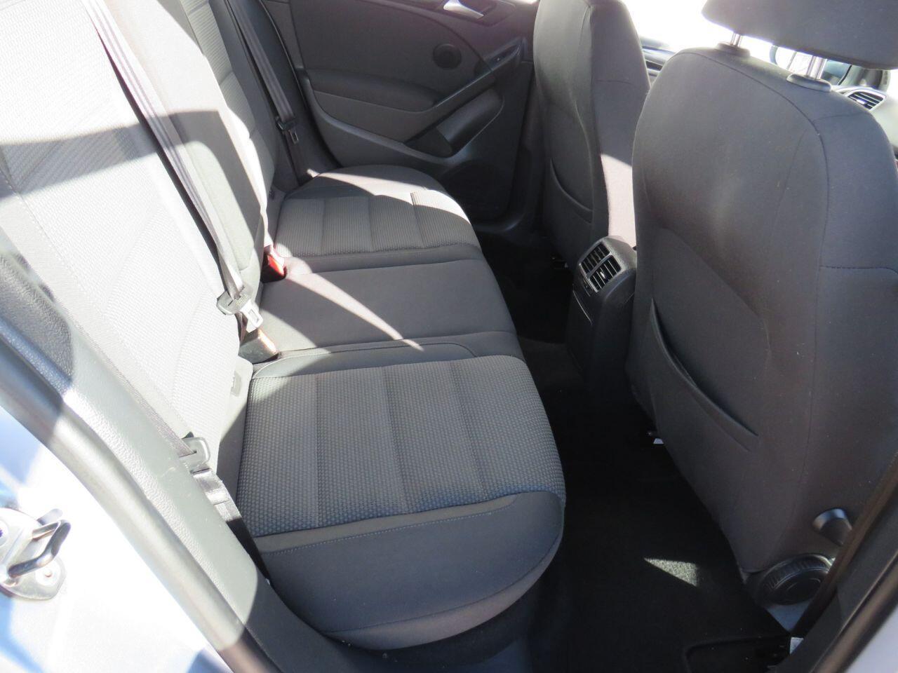 Volkswagen Golf - Image 8