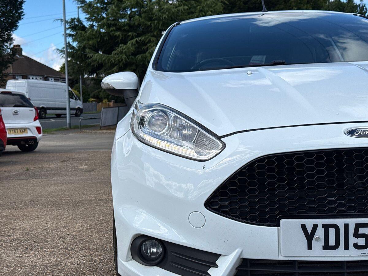 Ford Fiesta - Image 11