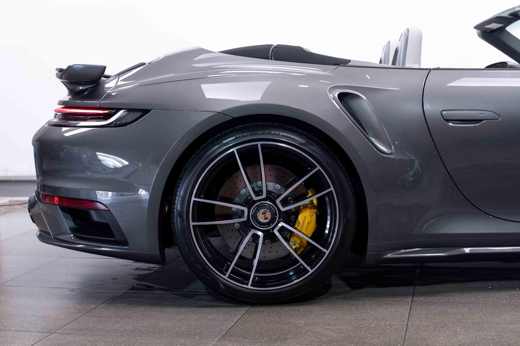 Porsche 911 - Image 15