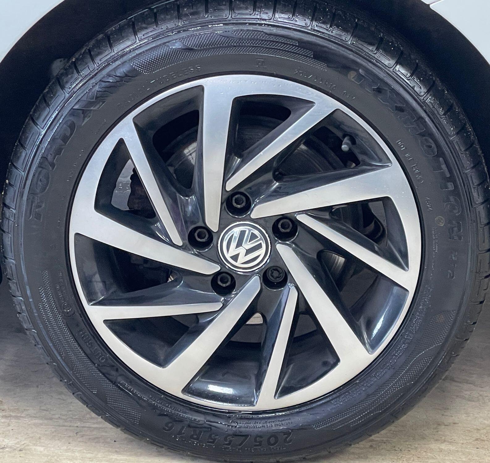 Volkswagen Golf - Image 16