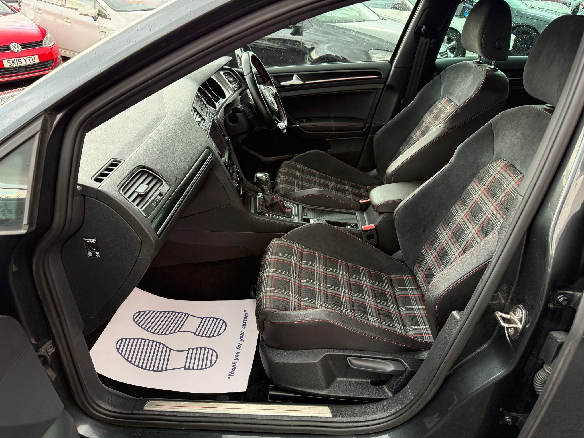 Volkswagen Golf - Image 28