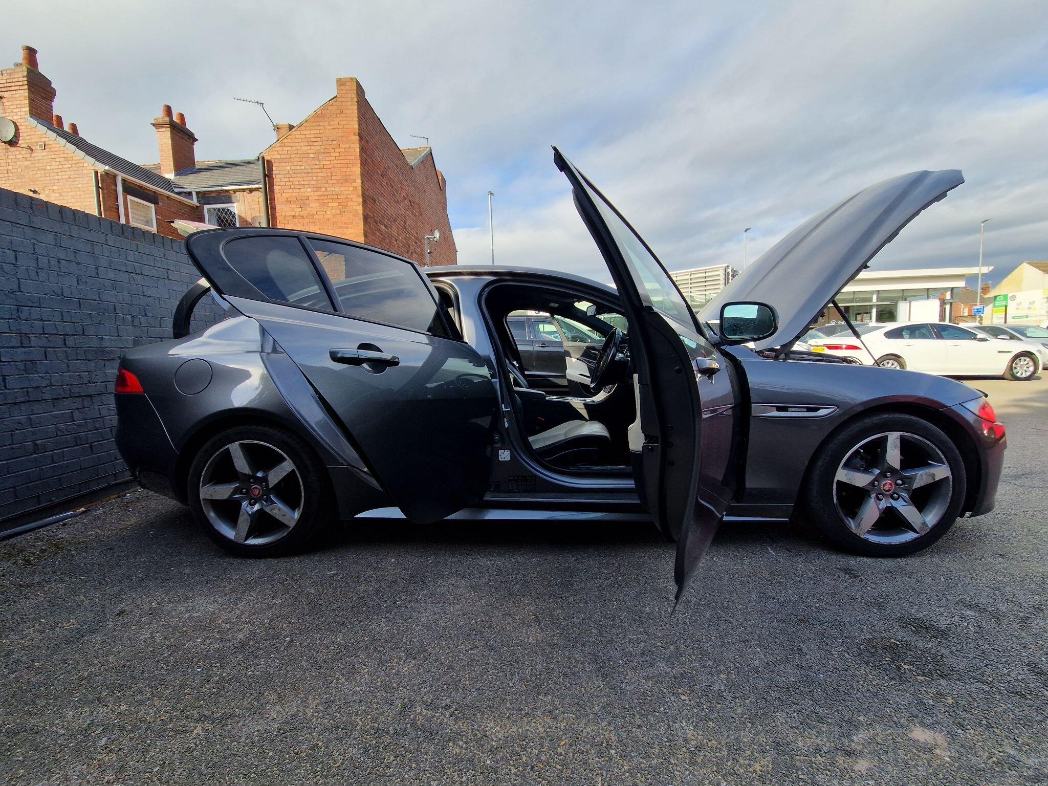 Jaguar XE - Image 22