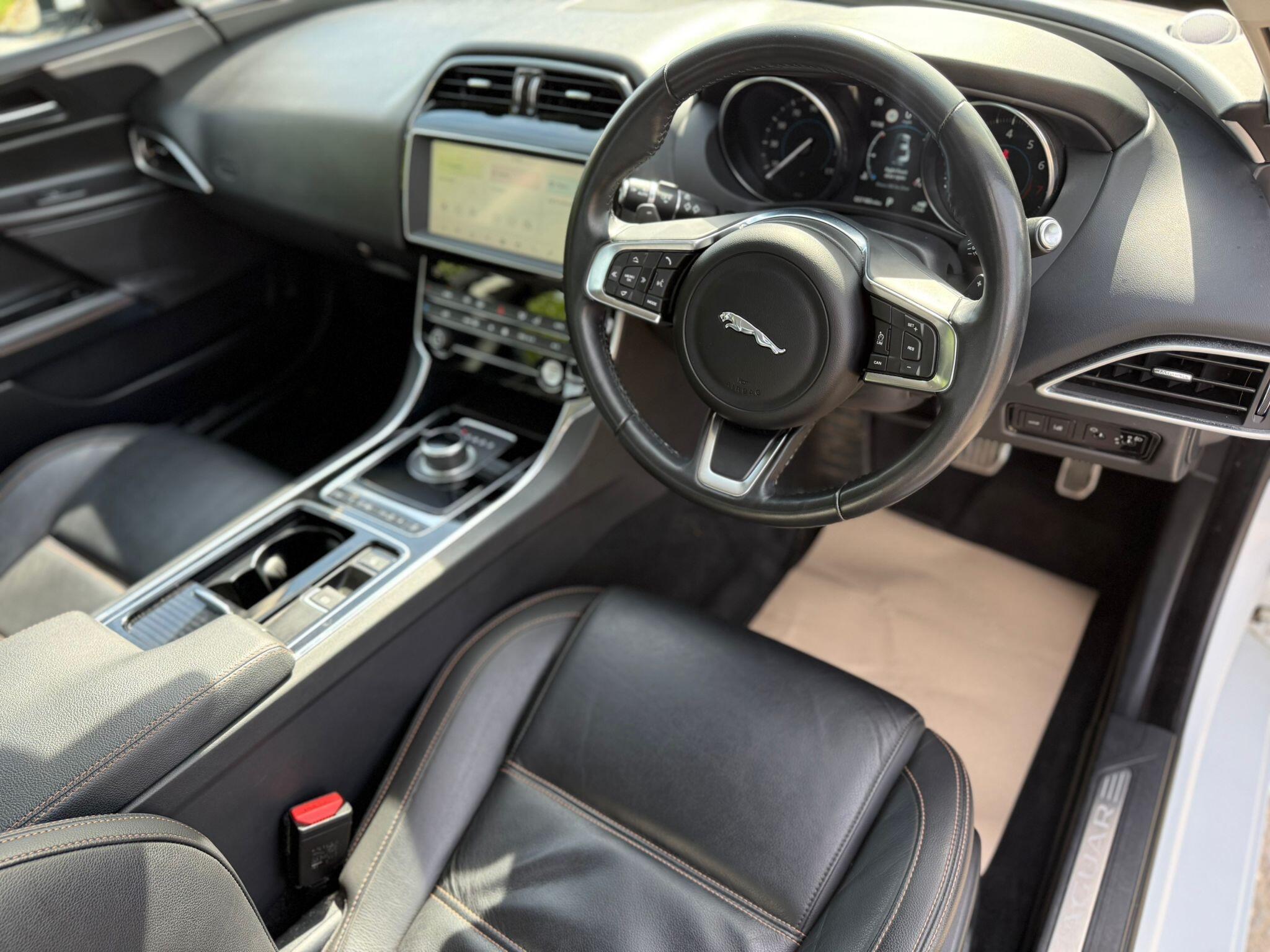 Jaguar XE - Image 26