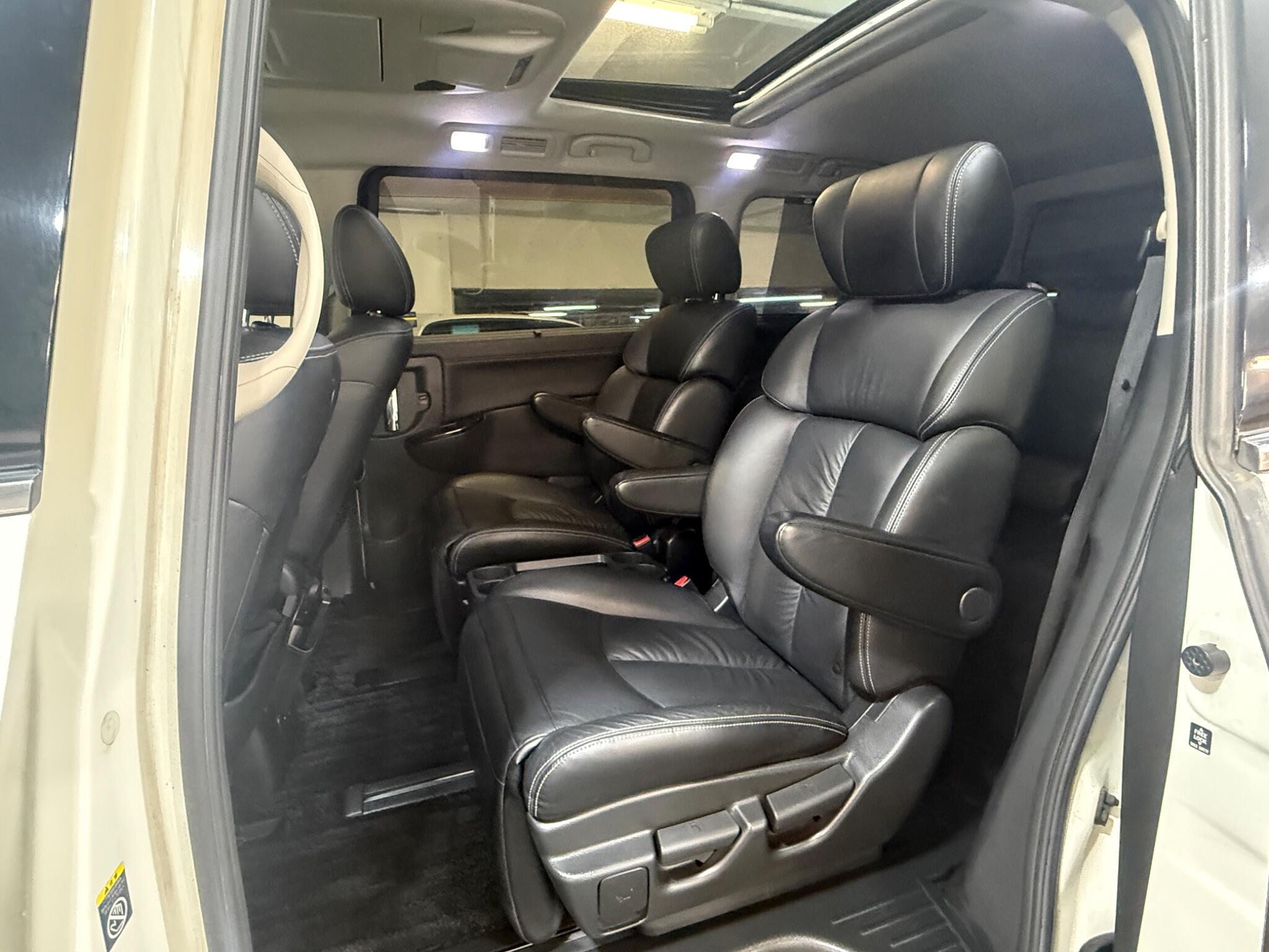 Nissan Elgrand - Image 14