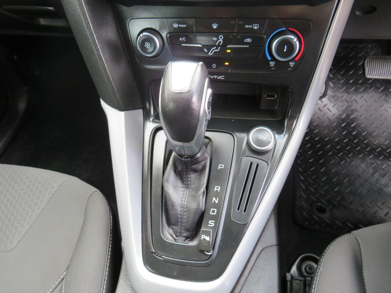 Ford Focus - Image 13