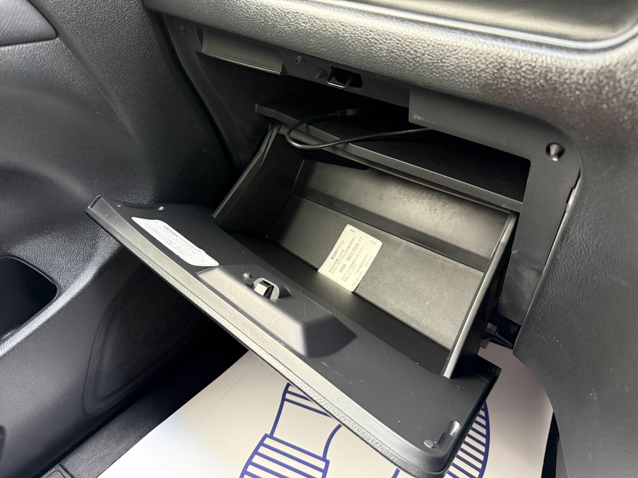 Nissan Serena - Image 64