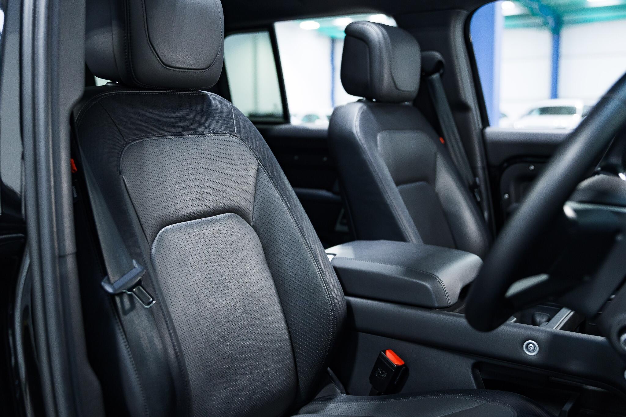 Land Rover Defender 110 - Image 42