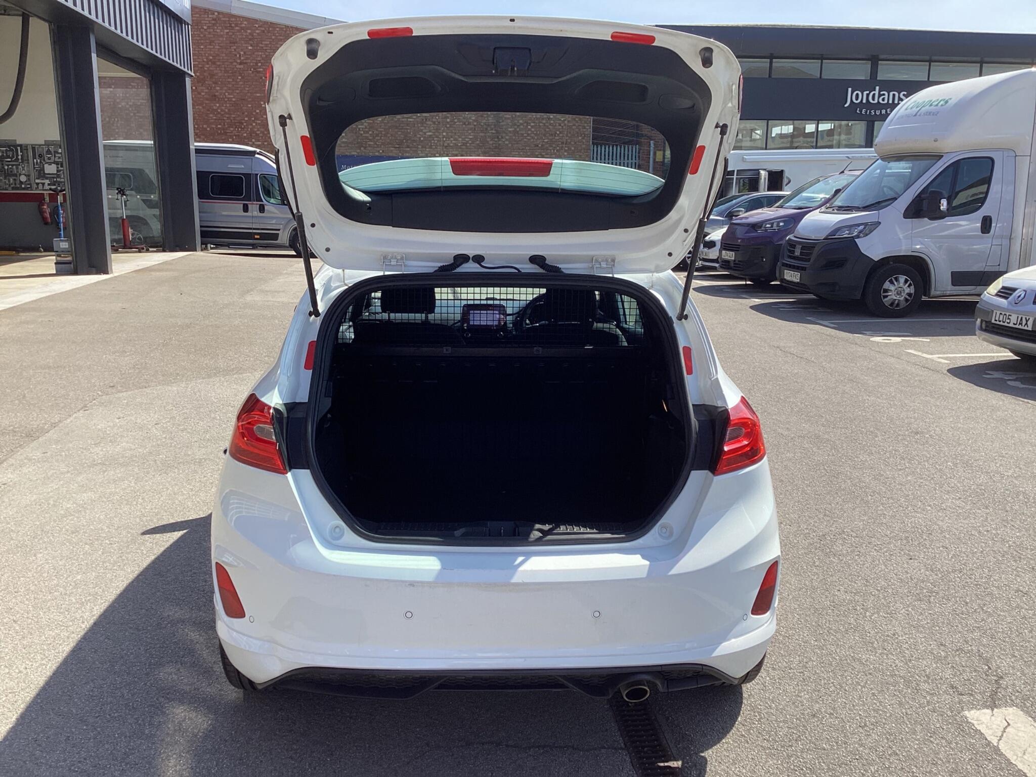 Ford Fiesta Van - Image 14