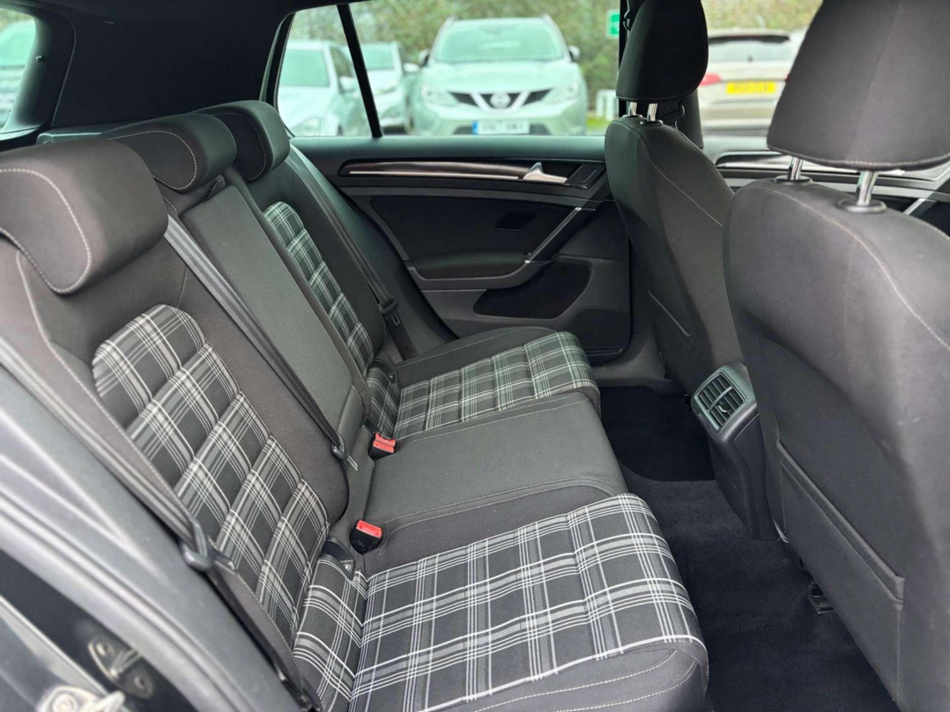 Volkswagen Golf - Image 29