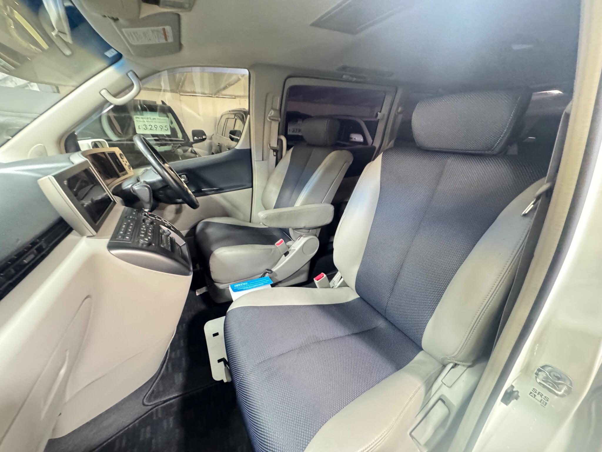 Nissan Elgrand - Image 10