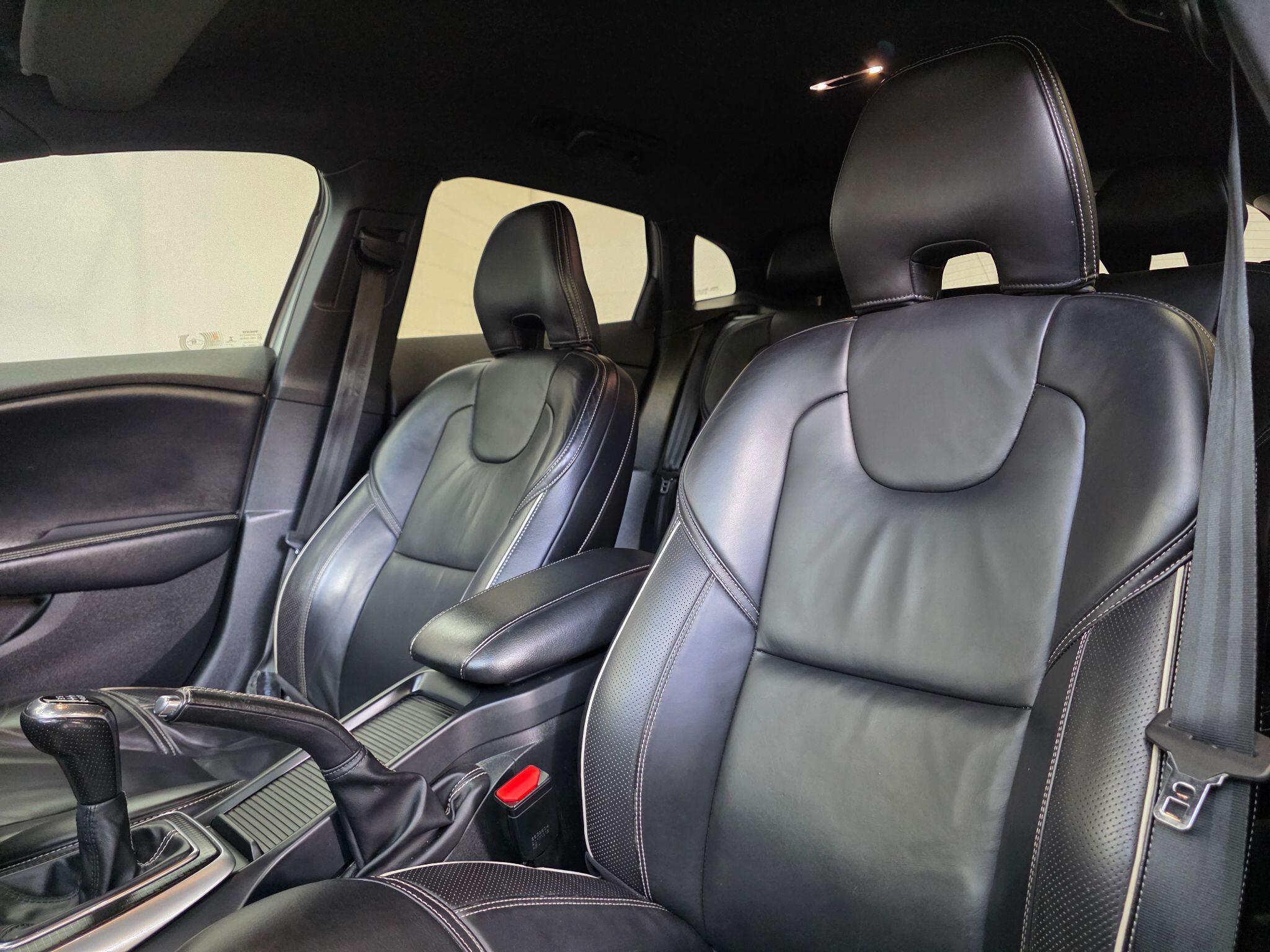 Volvo V40 - Image 30