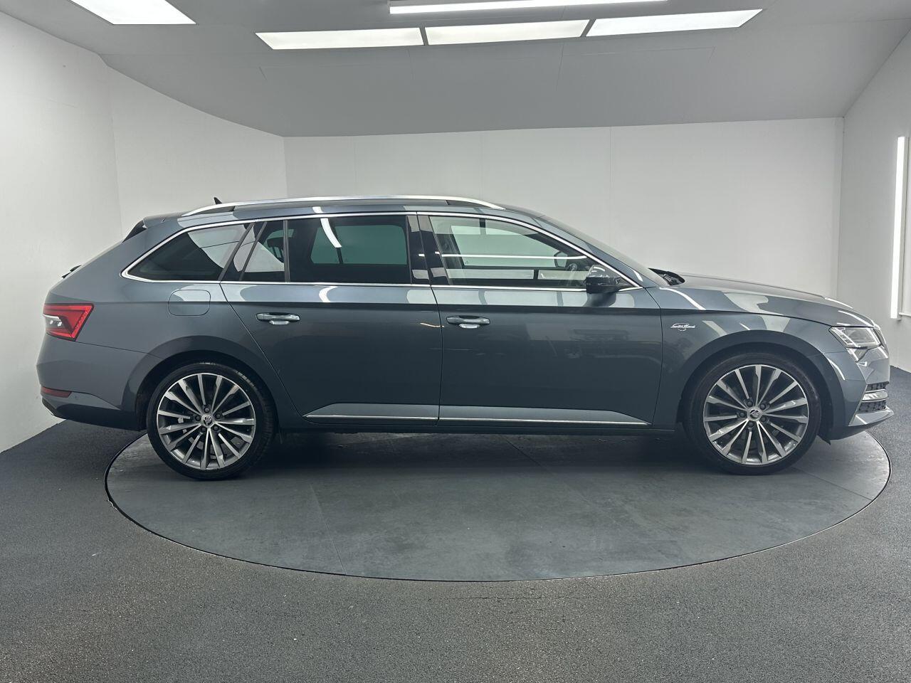 Skoda Superb - Image 12