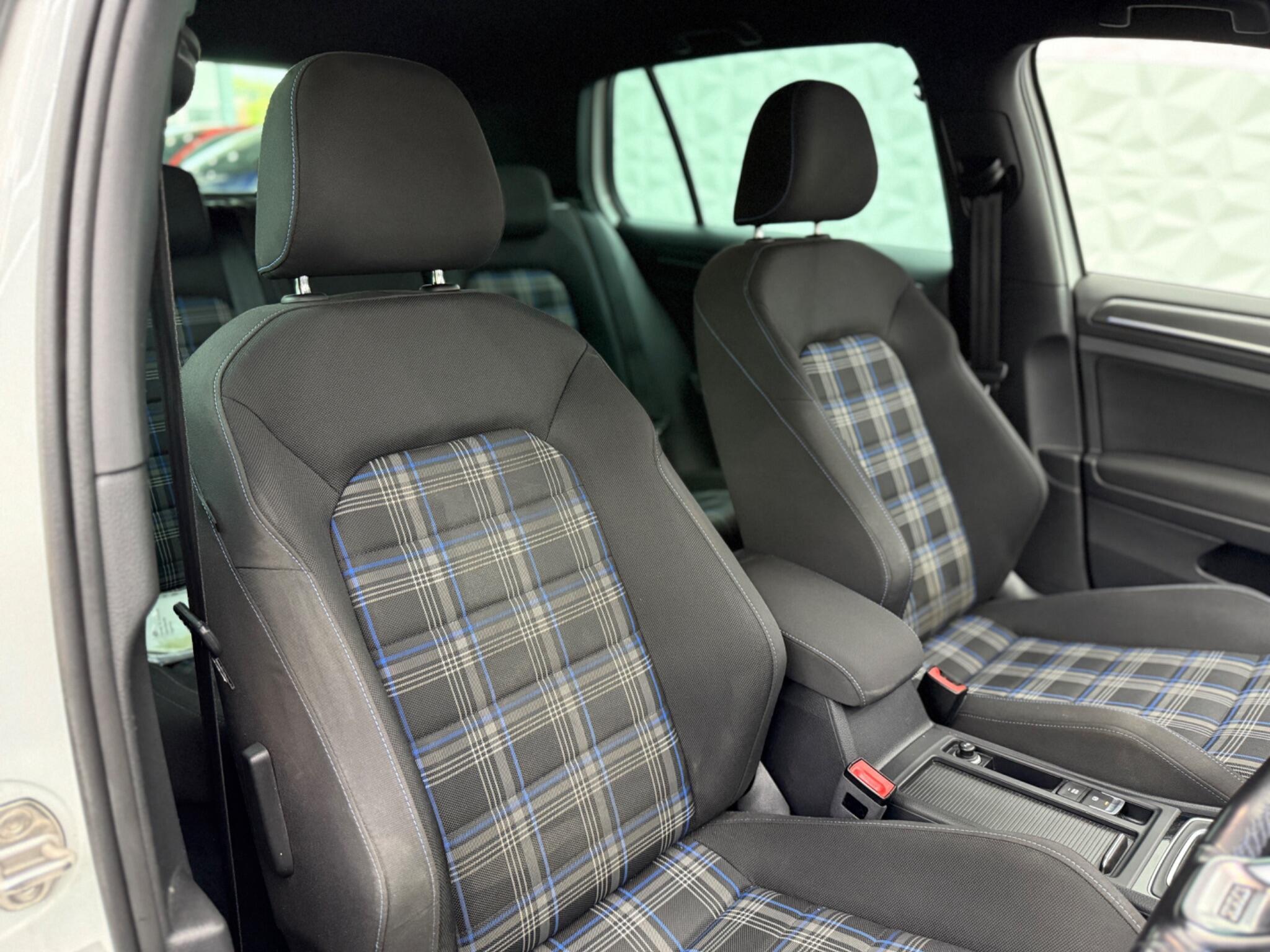 Volkswagen Golf - Image 19