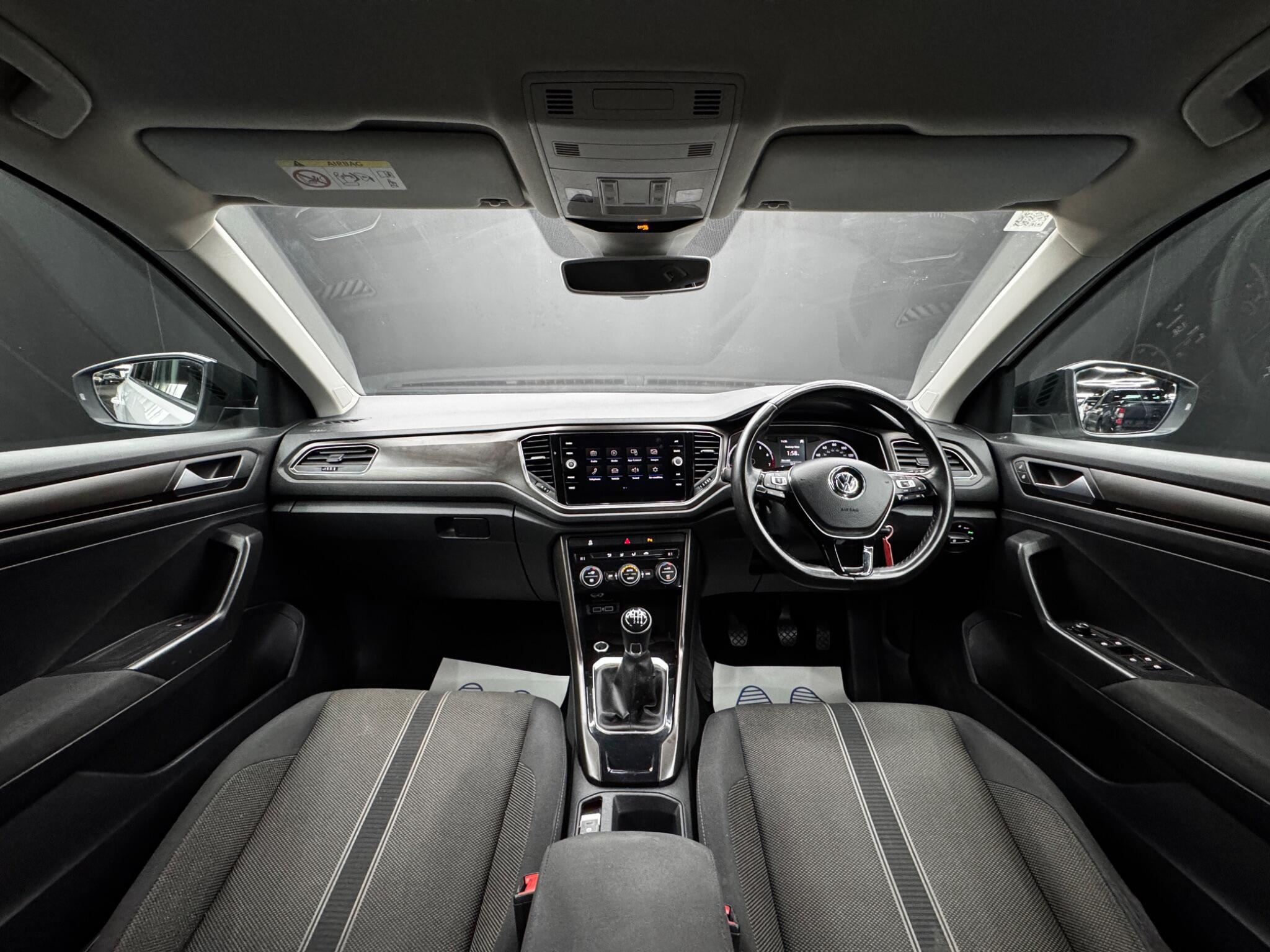 Volkswagen T-Roc - Image 17