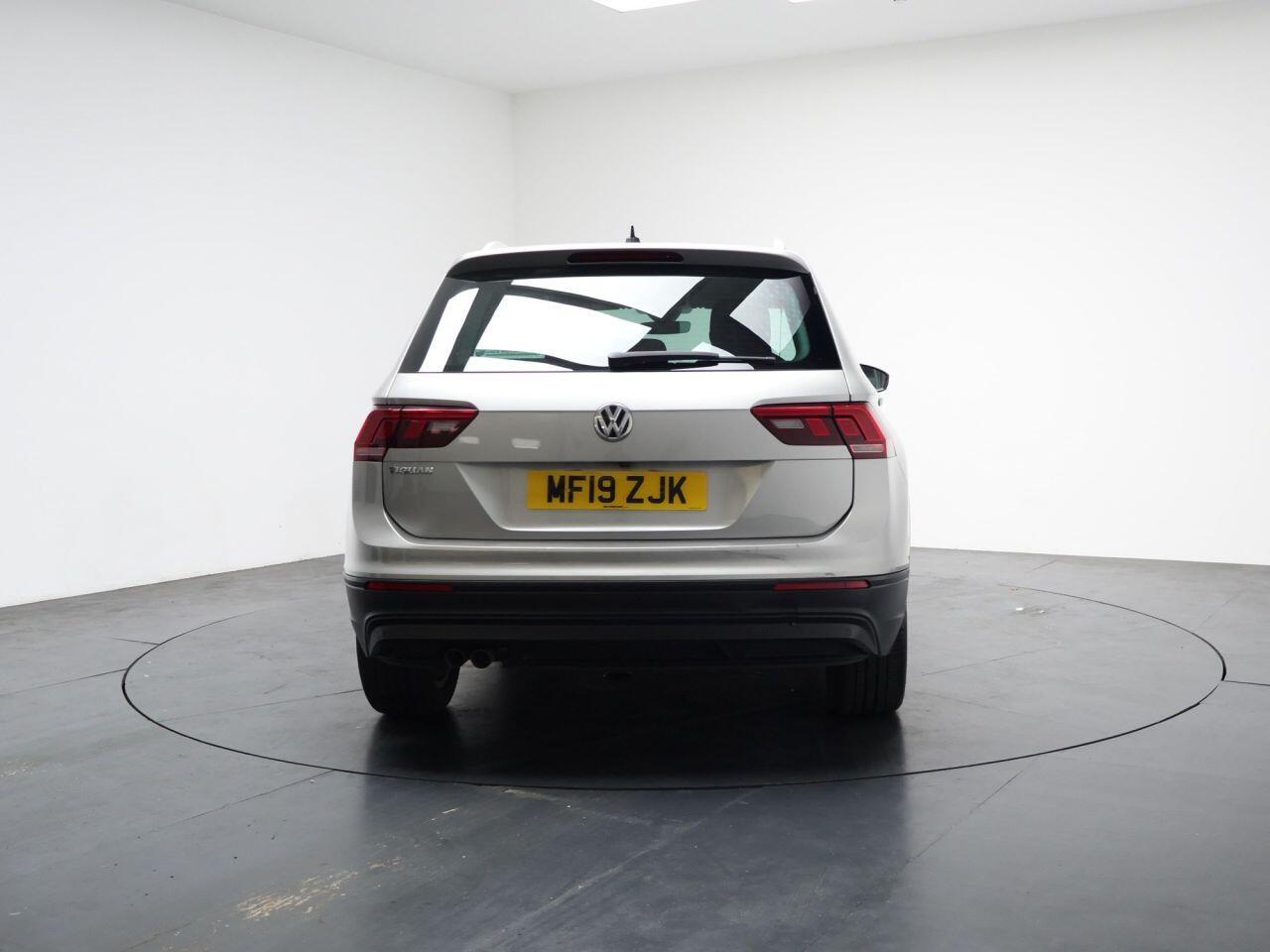 Volkswagen Tiguan - Image 11