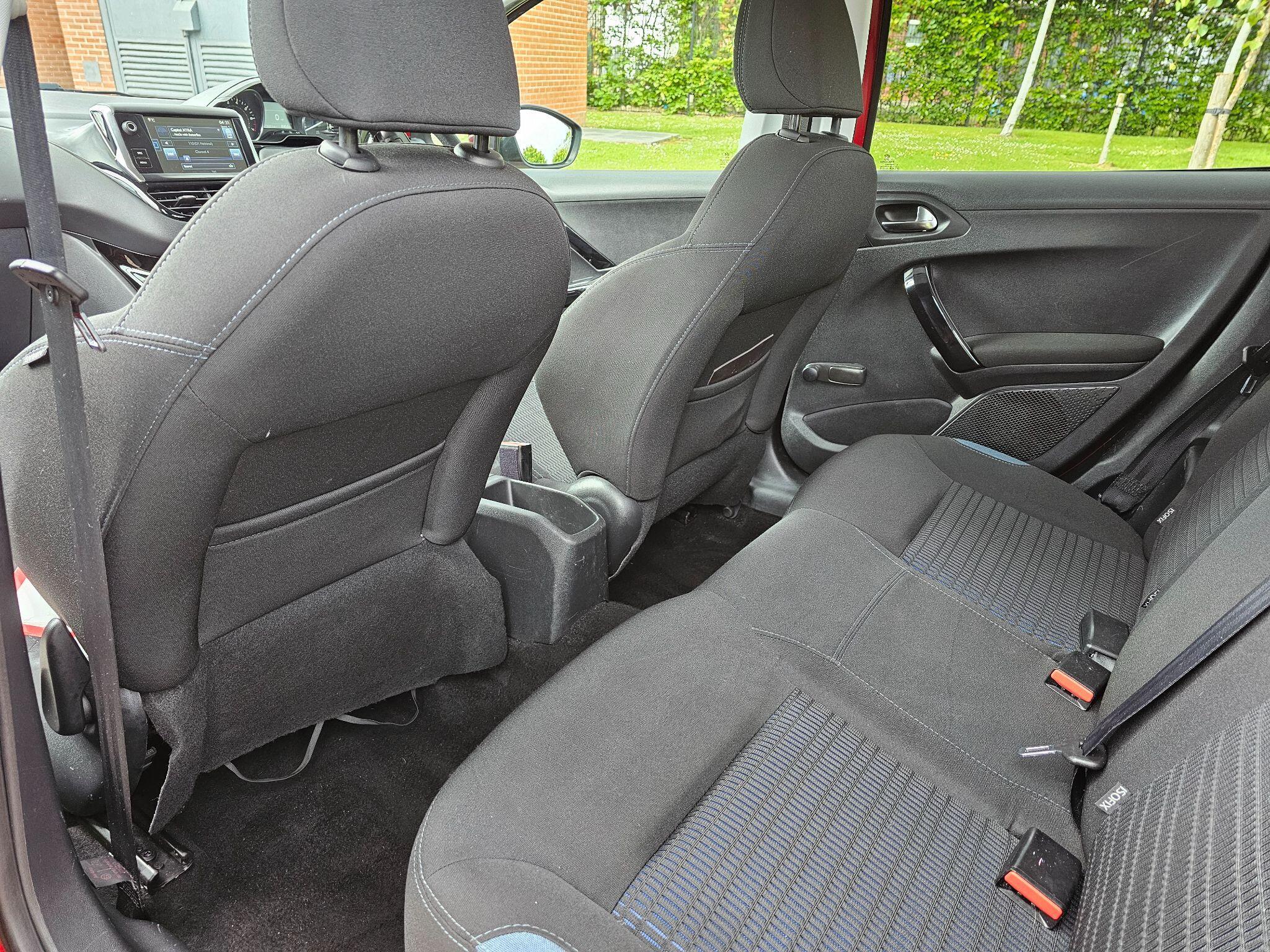 Peugeot 208 - Image 13