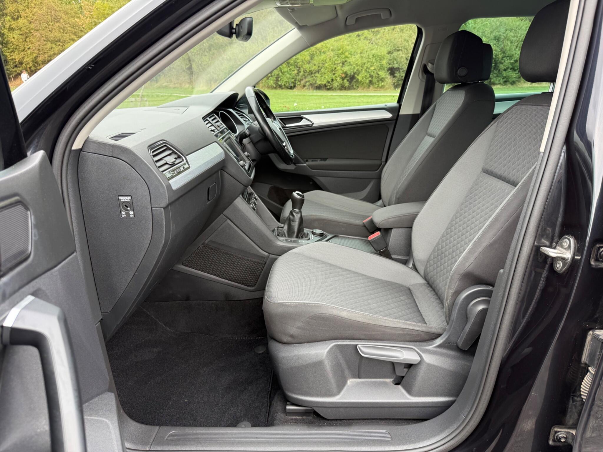 Volkswagen Tiguan - Image 8