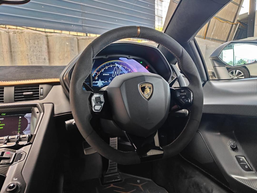 Lamborghini Aventador - Image 11