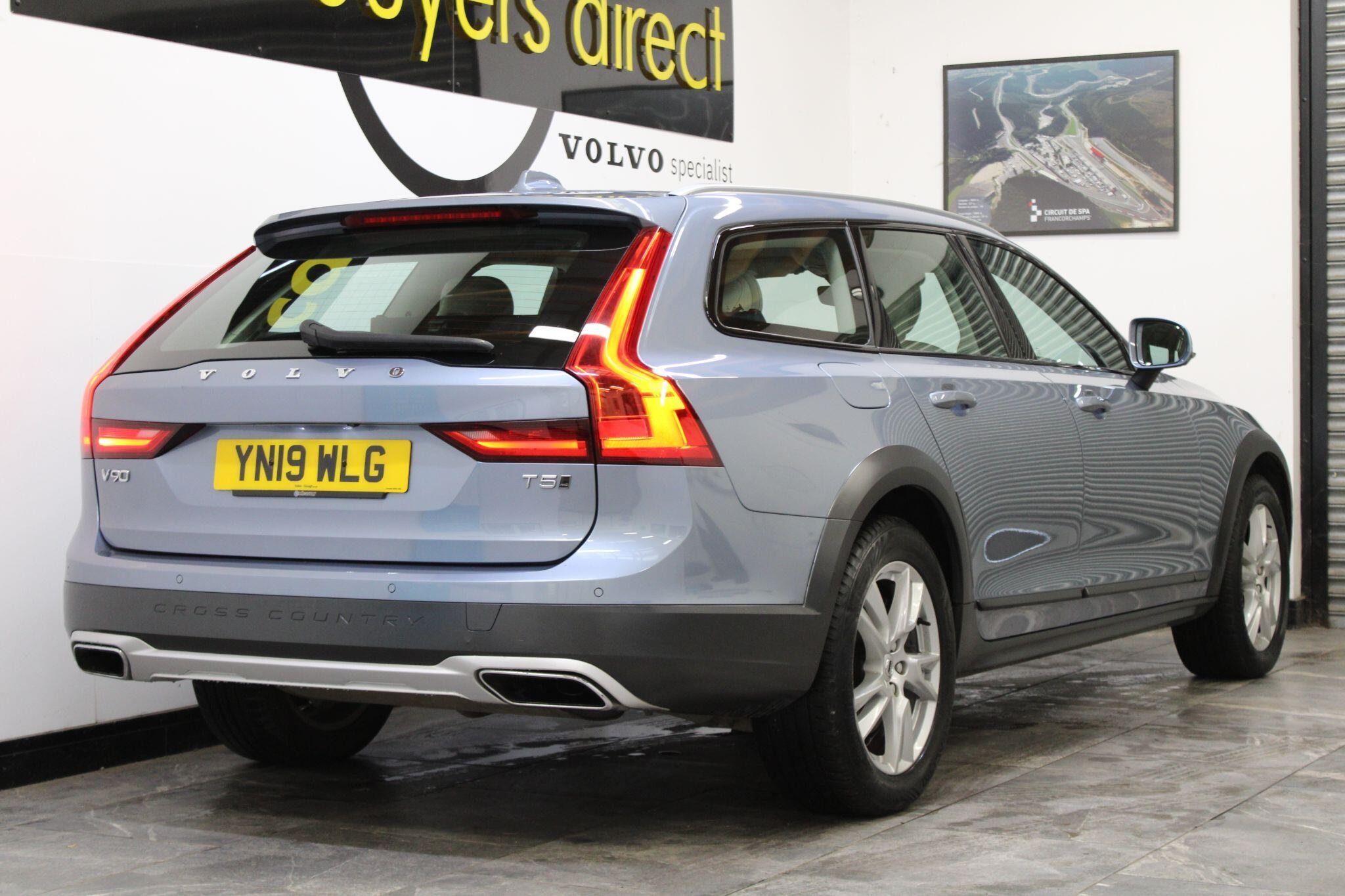 Volvo V90 CROSS COUNTRY - Image 12