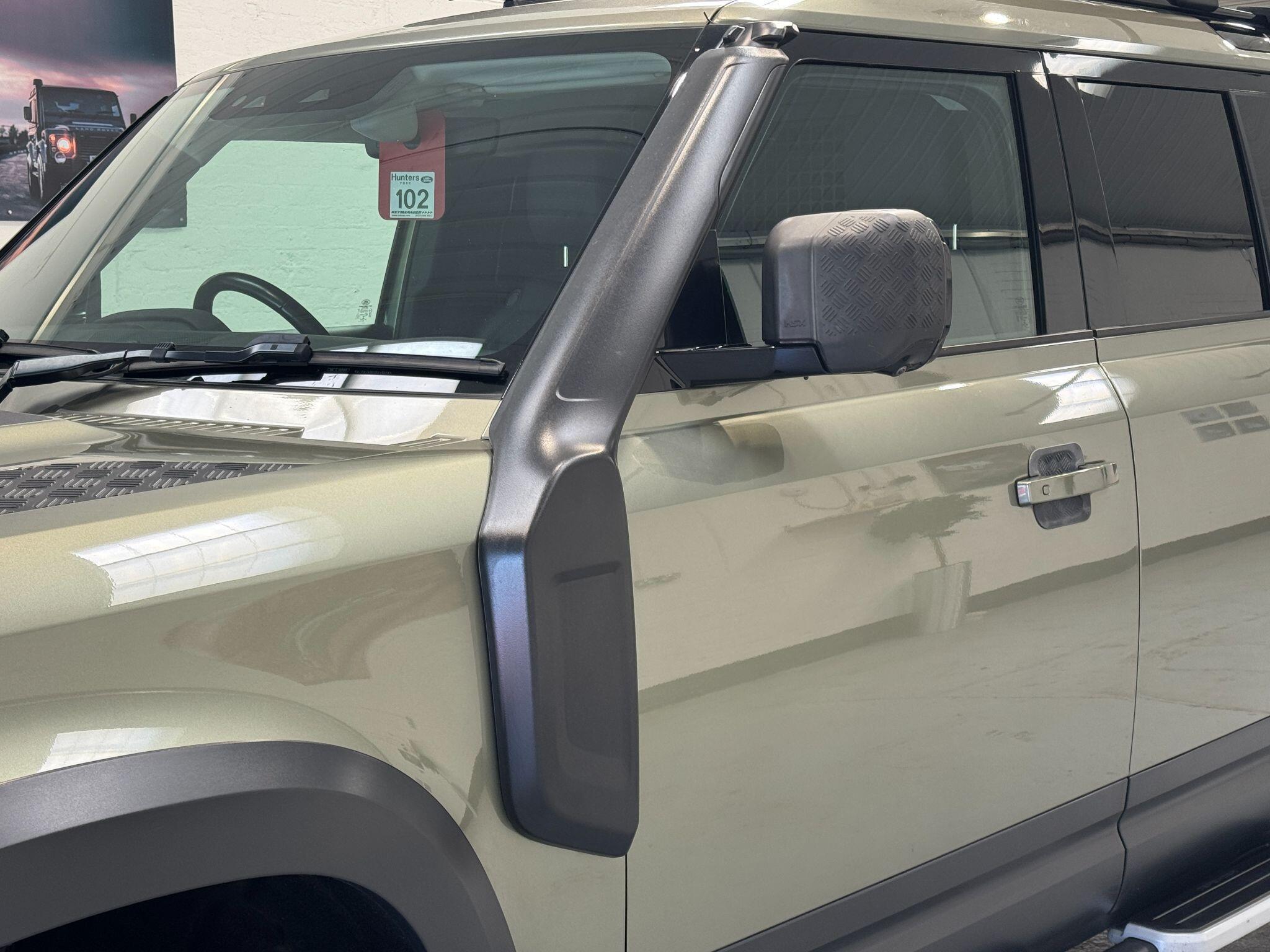 Land Rover Defender 110 - Image 94