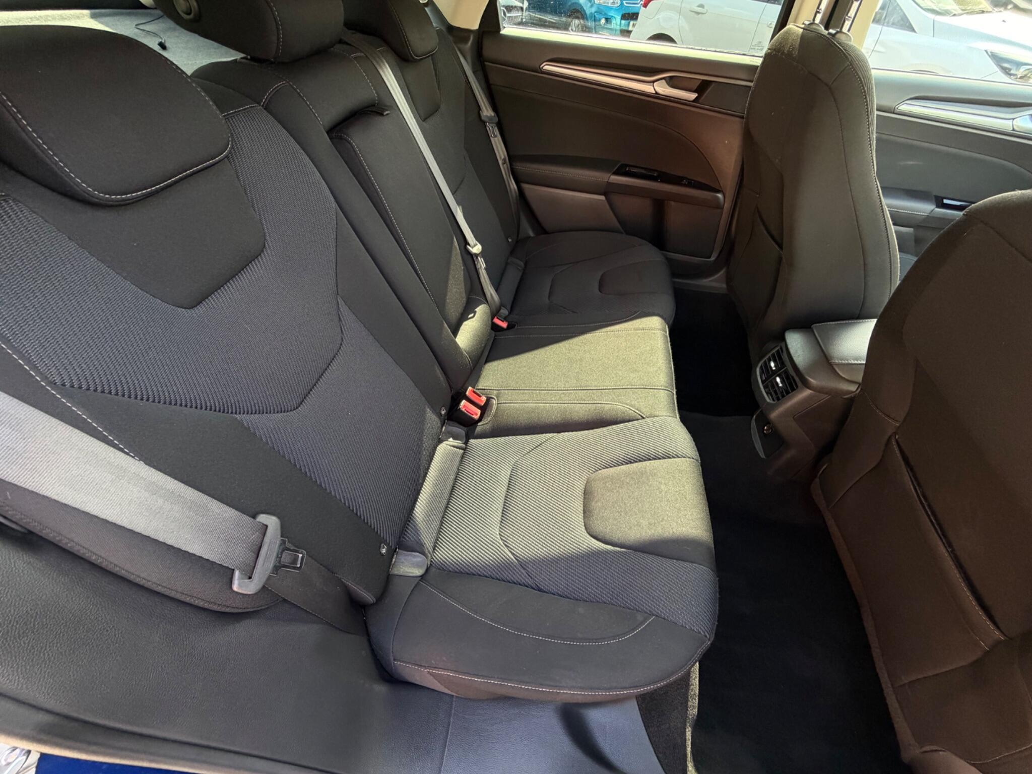 Ford Mondeo - Image 14