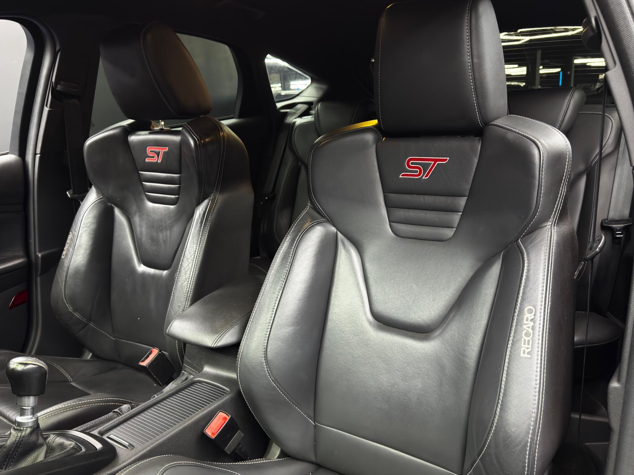 Ford Focus - Image 14