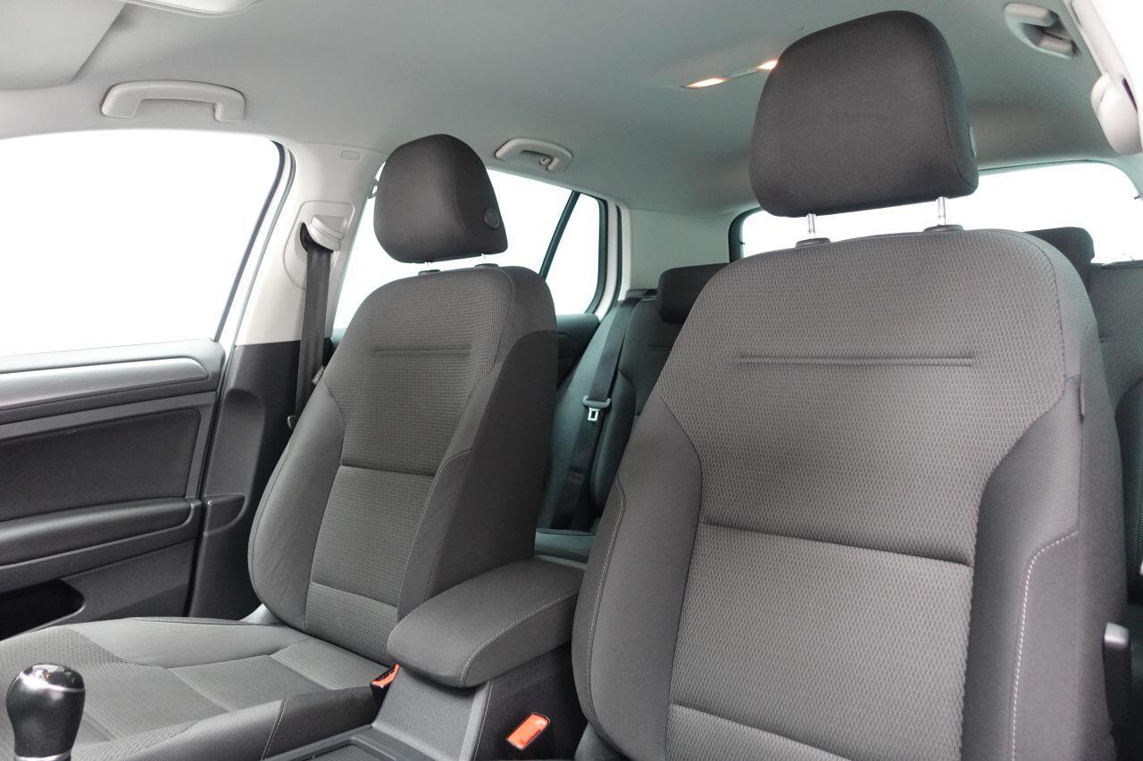 Volkswagen Golf - Image 18
