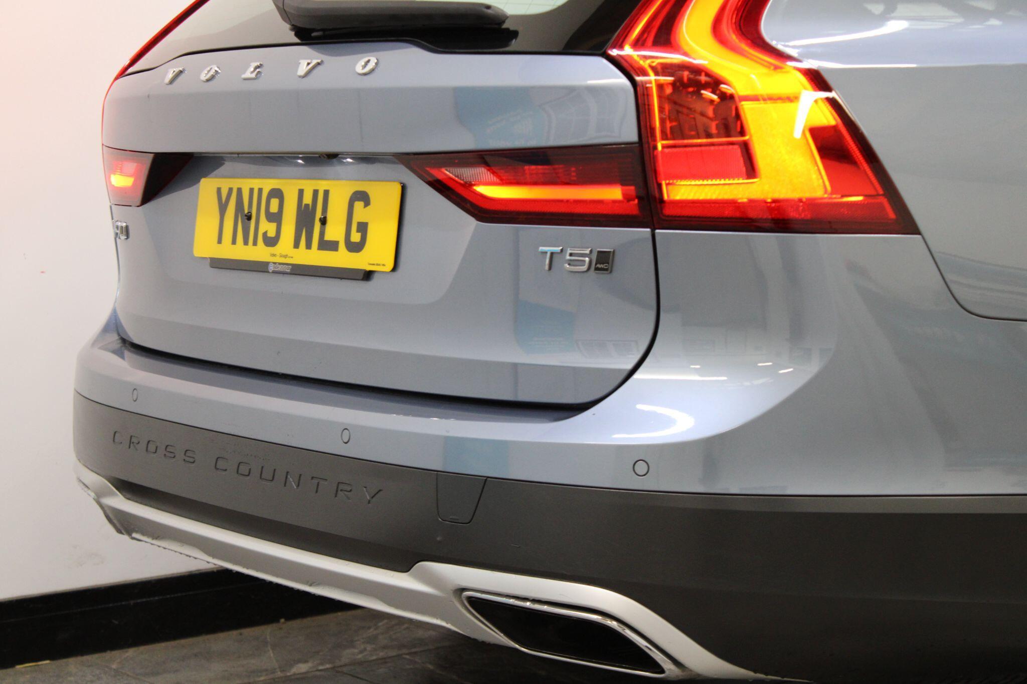 Volvo V90 CROSS COUNTRY - Image 11