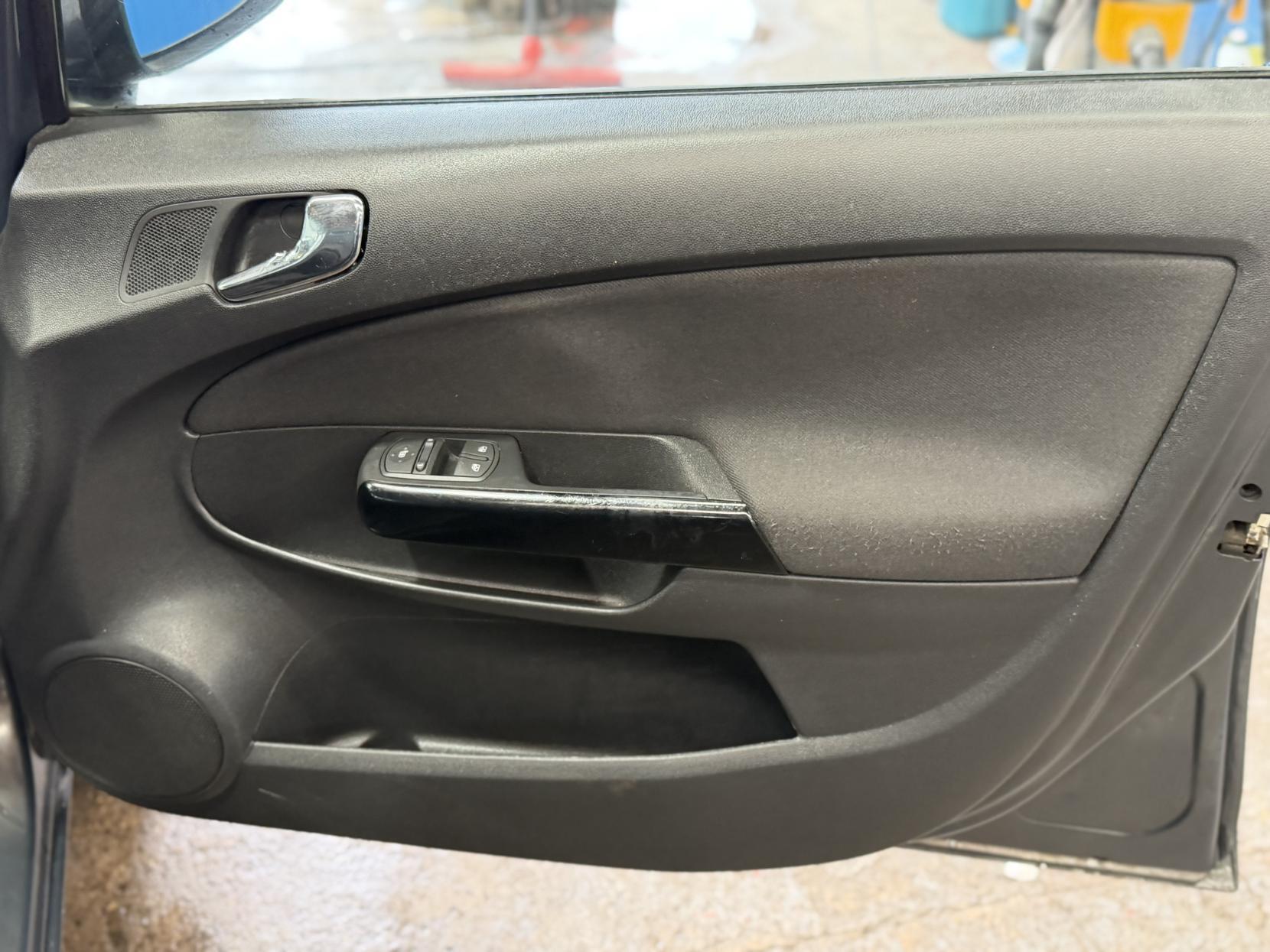 Vauxhall Corsa - Image 19