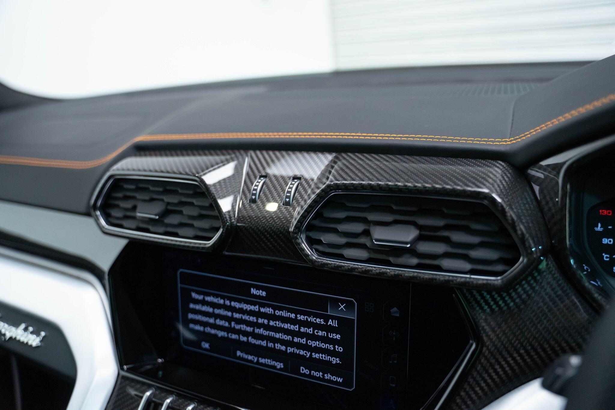 Lamborghini Urus - Image 32