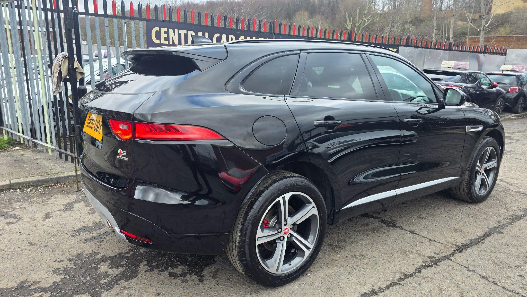 Jaguar F-Pace - Image 11