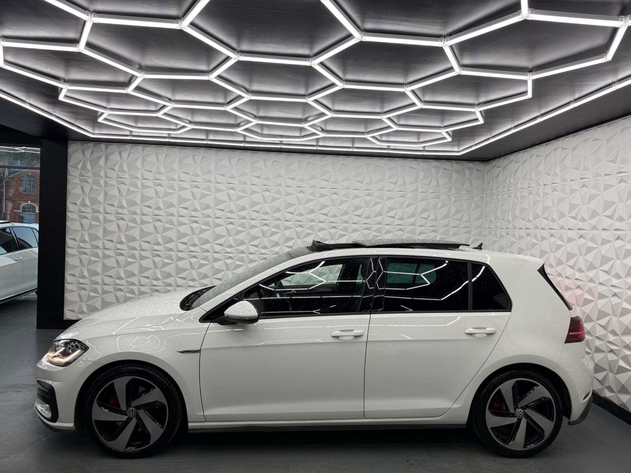Volkswagen Golf - Image 7
