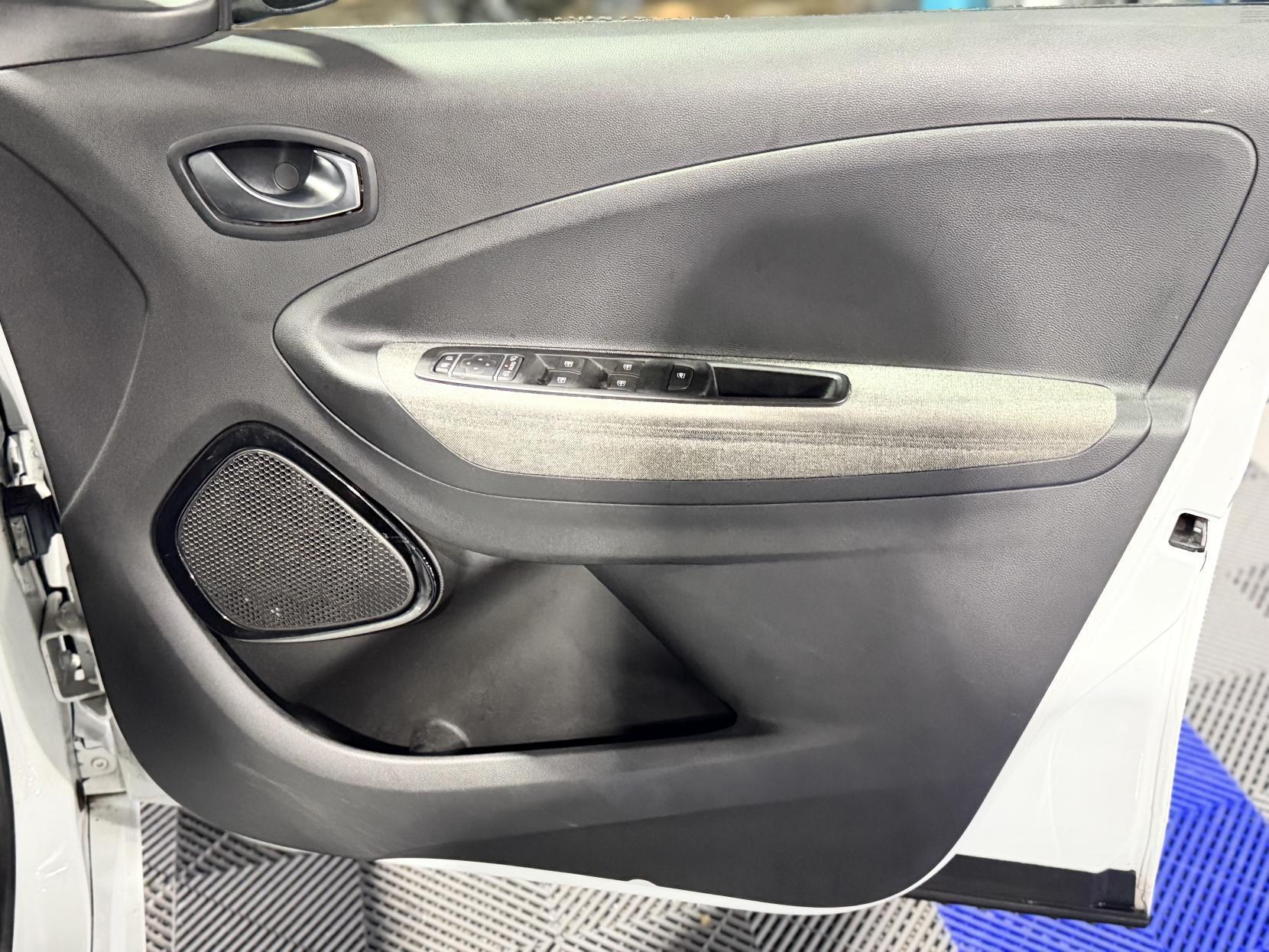 Renault Zoe - Image 20