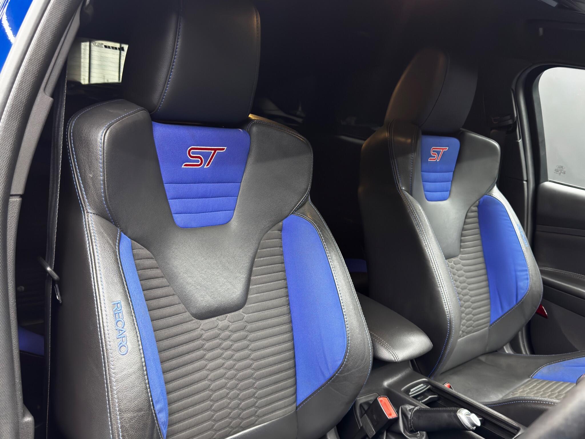 Ford Focus - Image 12