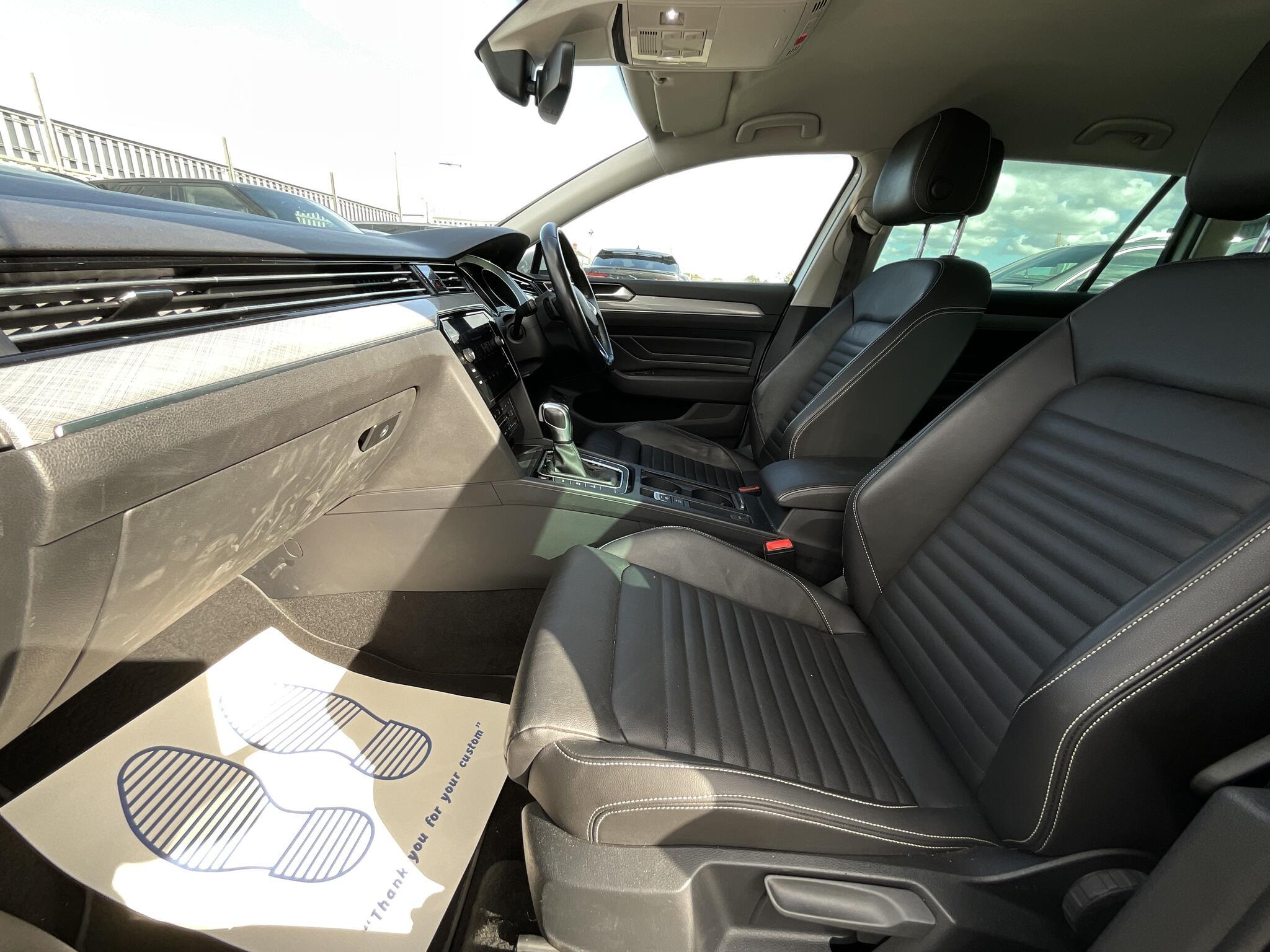 Volkswagen Passat - Image 18