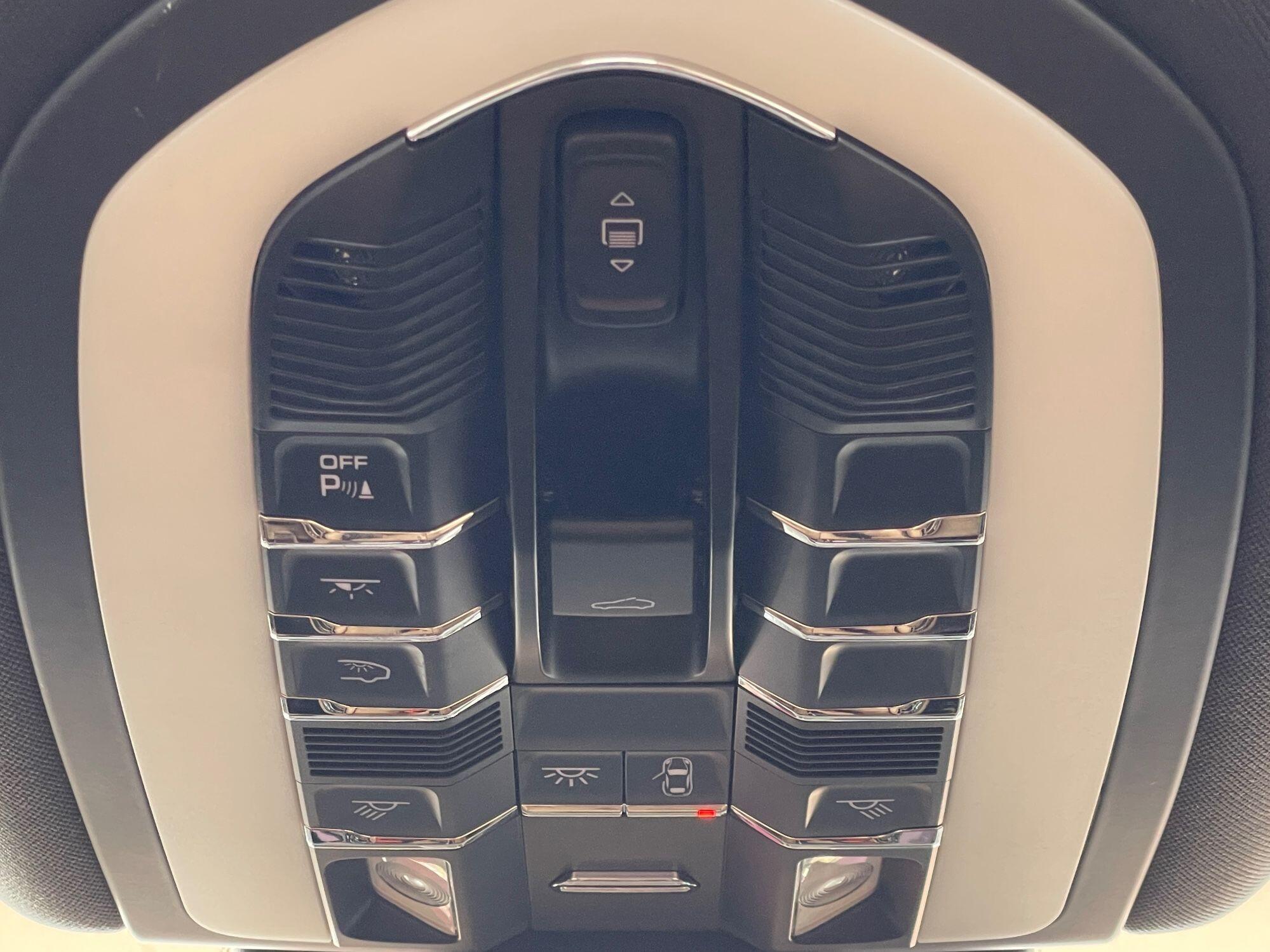 Porsche Macan - Image 53