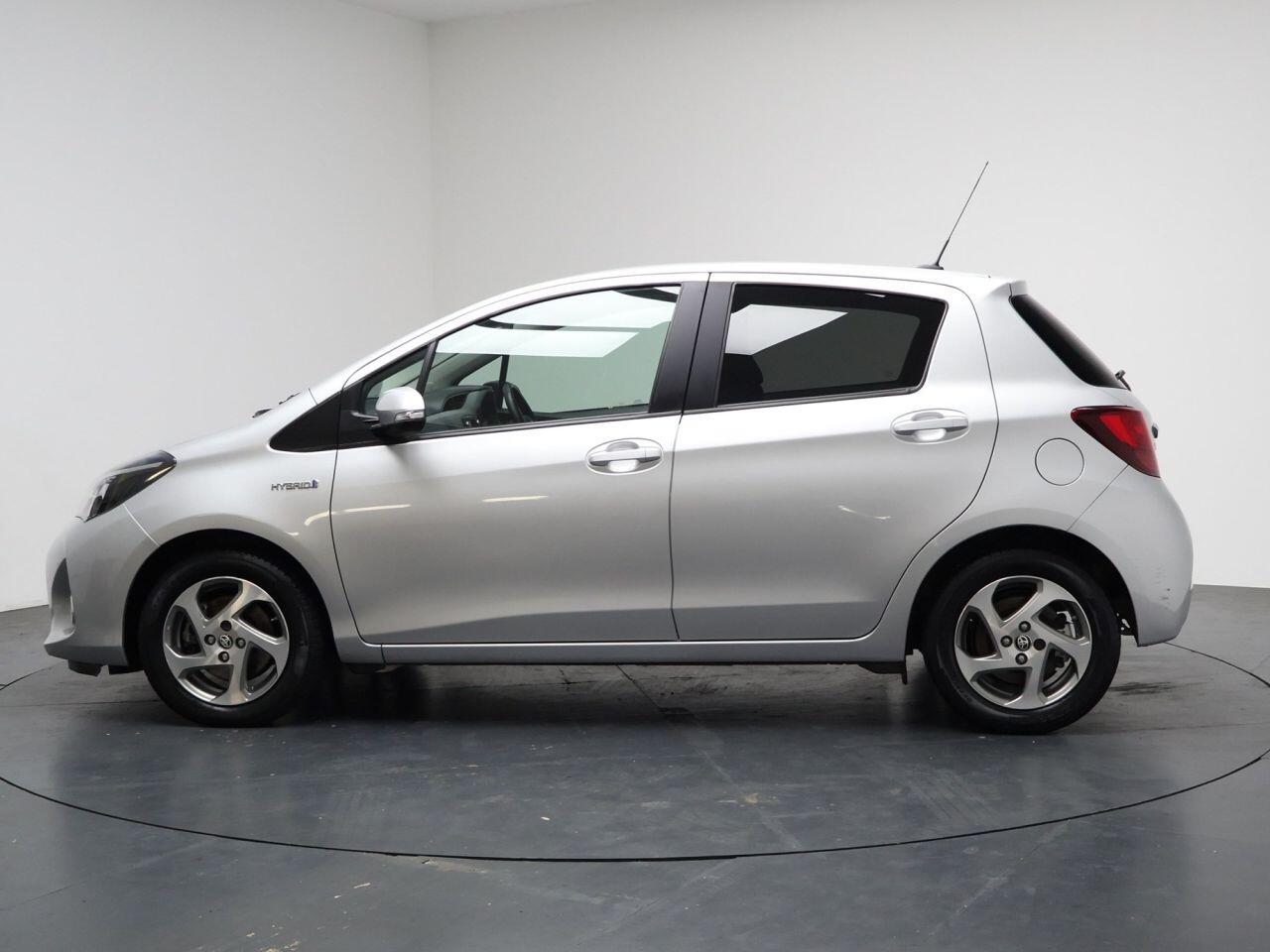 Toyota Yaris - Image 8