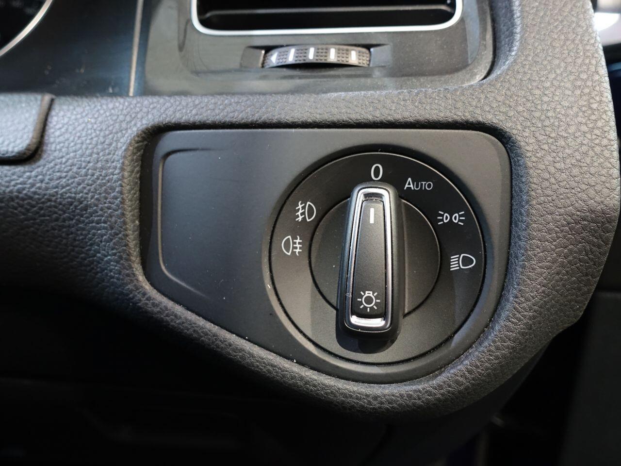 Volkswagen Golf - Image 25