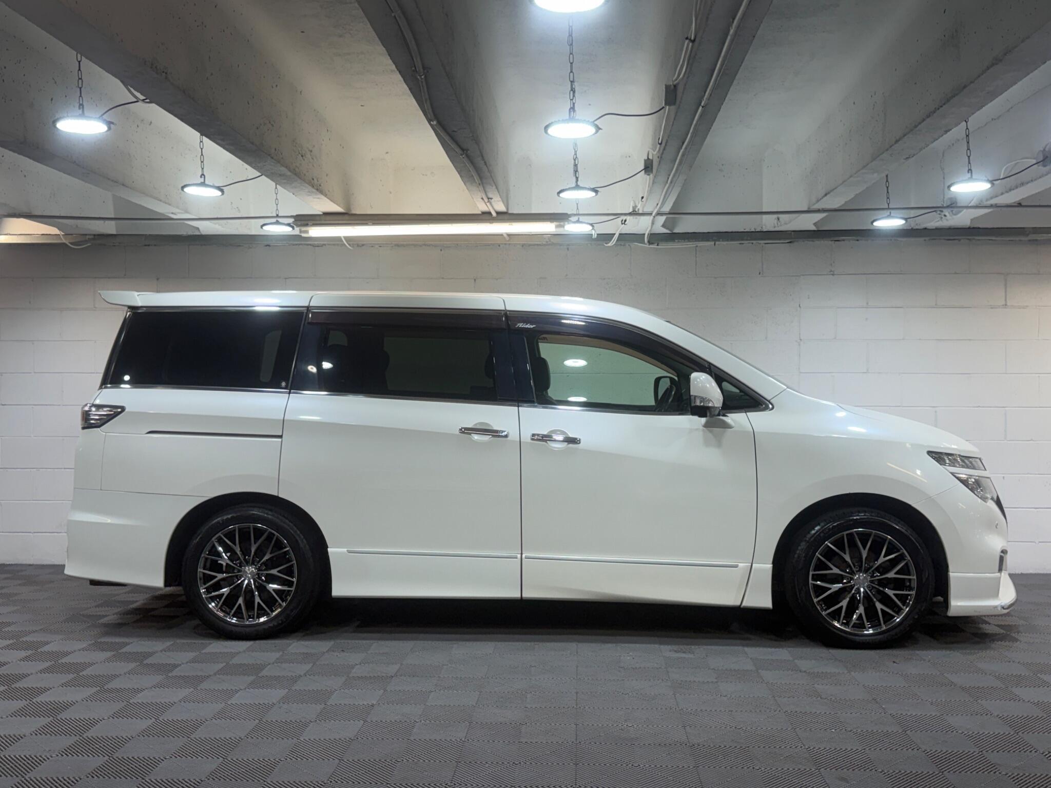 Nissan Elgrand - Image 6