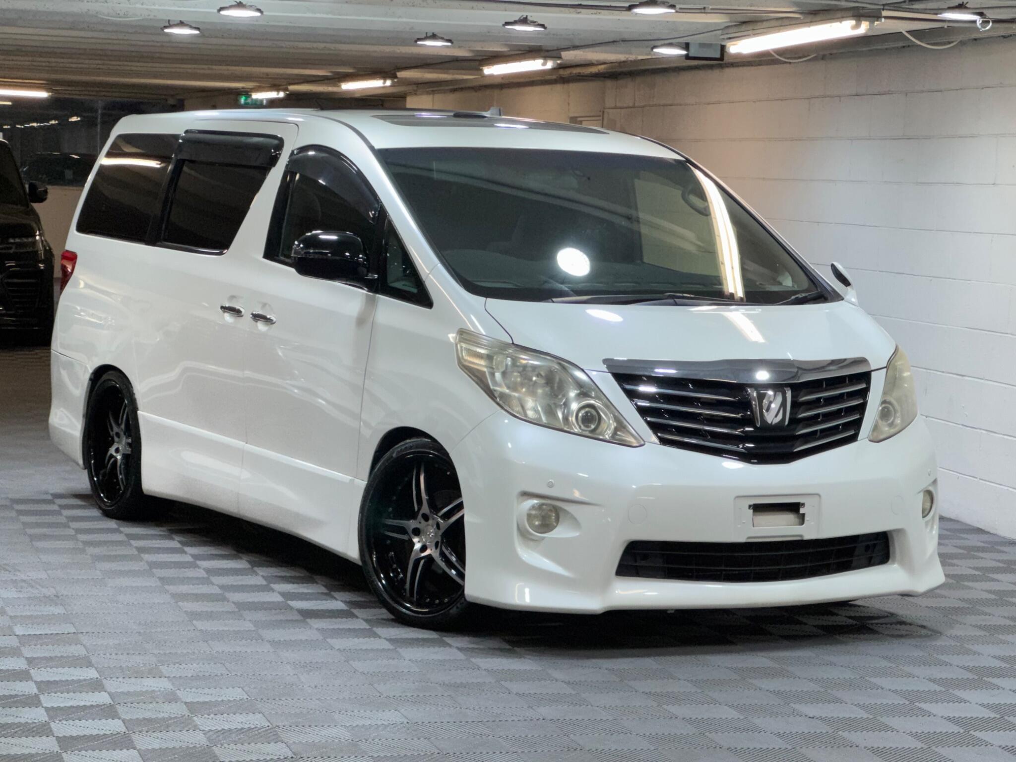 Toyota Alphard - Image 7